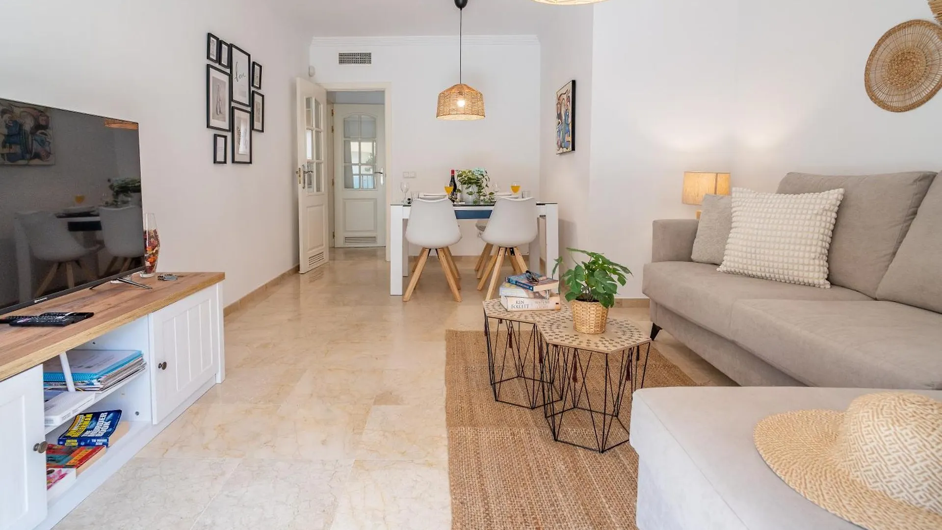 1St Line Of The Beach, La Rada Beach! Ac,Wifi,Terrace, Private Parking Estepona 0*,  Espanha