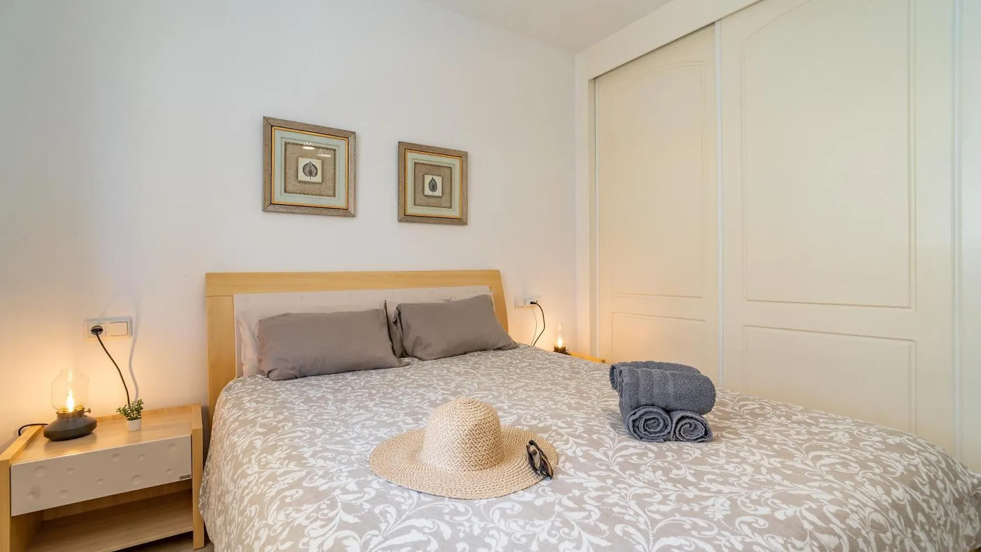 1St Line Of The Beach, La Rada Beach! Ac,Wifi,Terrace, Private Parking Estepona Apartamento