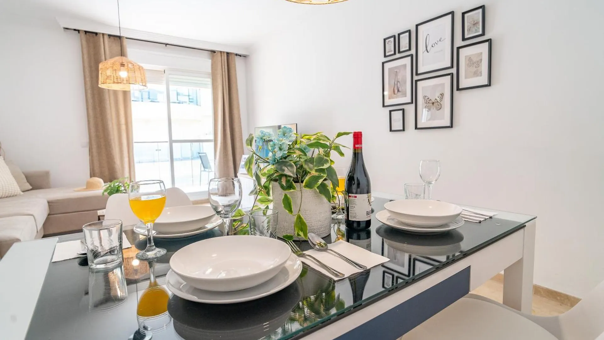 1St Line Of The Beach, La Rada Beach! Ac,Wifi,Terrace, Private Parking Estepona 0*,  Espanha